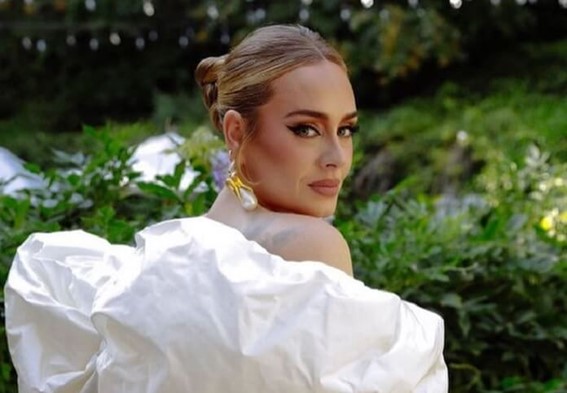 Adele.jpg (46 KB)