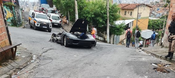 FerrariFuoco3.jpg (59 KB)