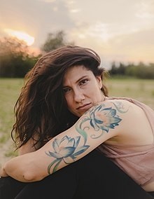 Elisa.jpg (15 KB)