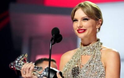 taylor_midnights.jpg (25 KB)