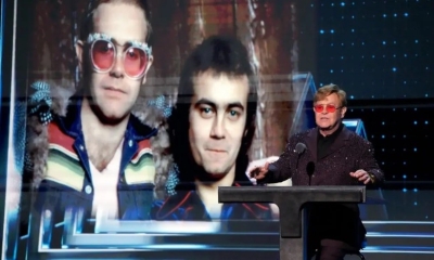 elton4.jpg (78 KB)