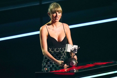 taylor-swift-mtv-europe-music-awards-2022-111422-3-5ad276e77af74f7ca90d899e1273bc04.jpg (77 KB)